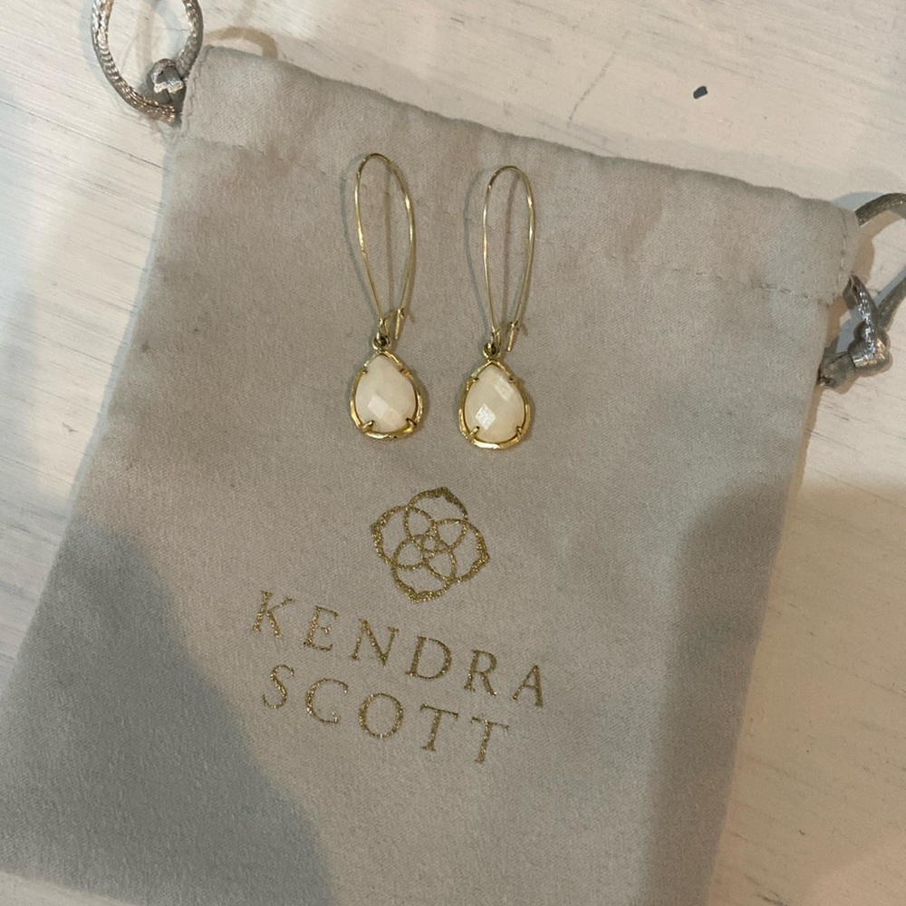 Kendra Scott white/gold earrings